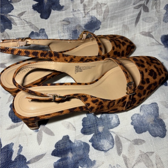 Elegant Black Lace Top and Skirt Set with Shoes & Purse Included - Picture 8 of 8